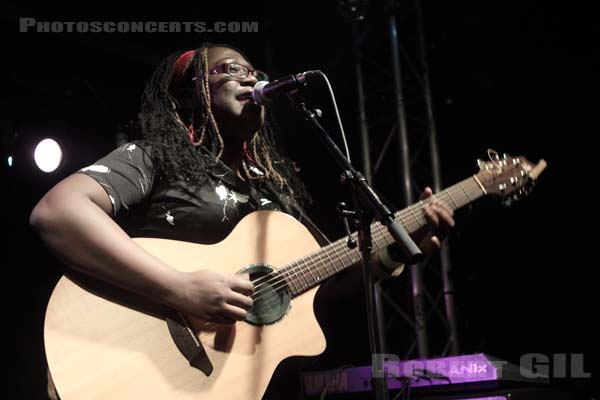 MELISSA LAVEAUX - 2011-01-15 - PARIS - La Fleche d'Or - 